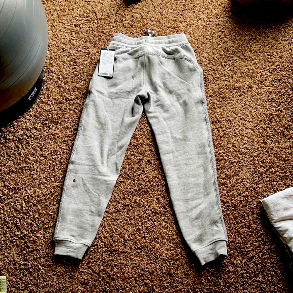 NWT LULULEMON SCUBA JOGGERS